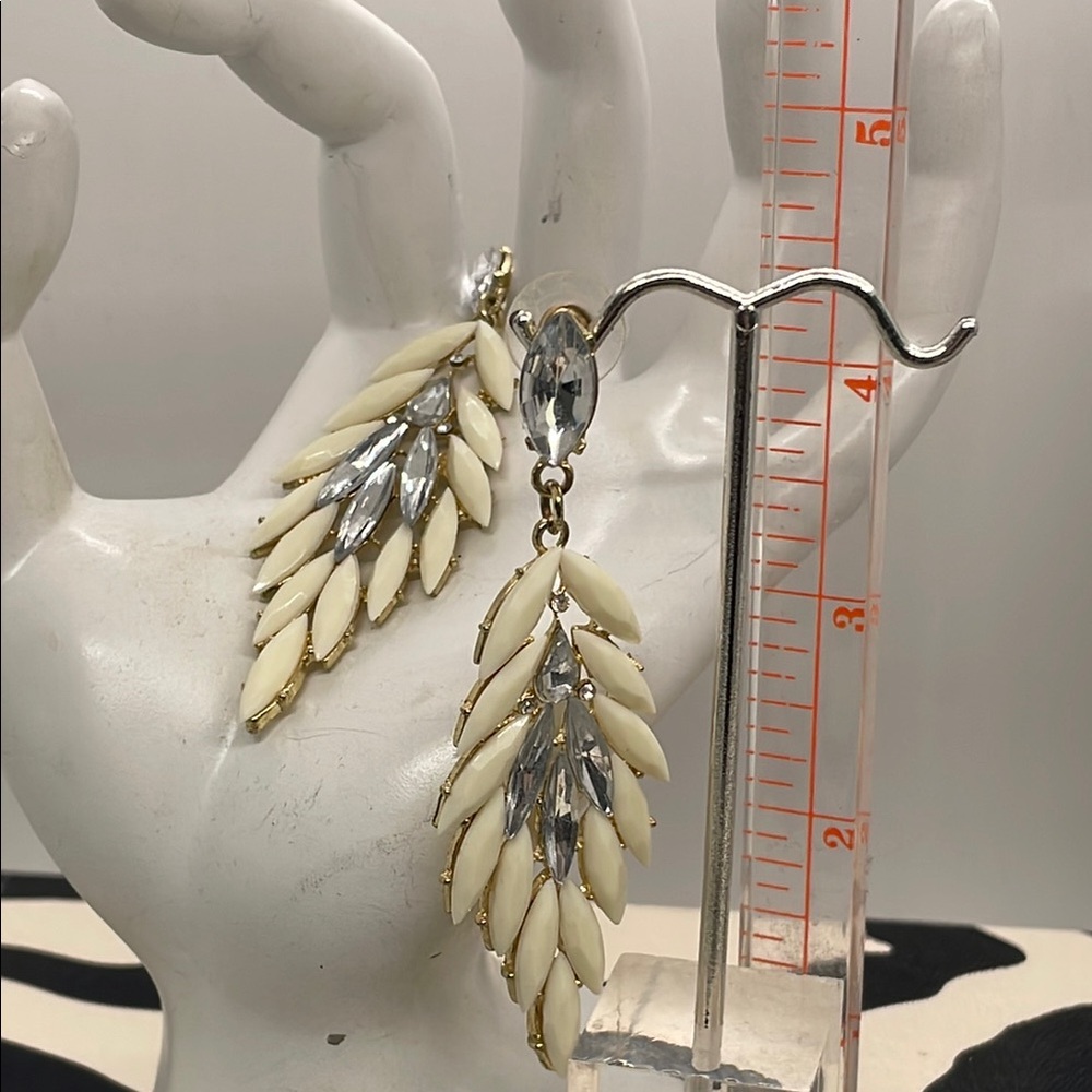 Cream and Silver Feather Earrings with Intricate Design AND Lightweight ❤️ - Picture 7 of 9